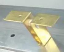 就是這么個金屬片，半波對稱振子（非折合